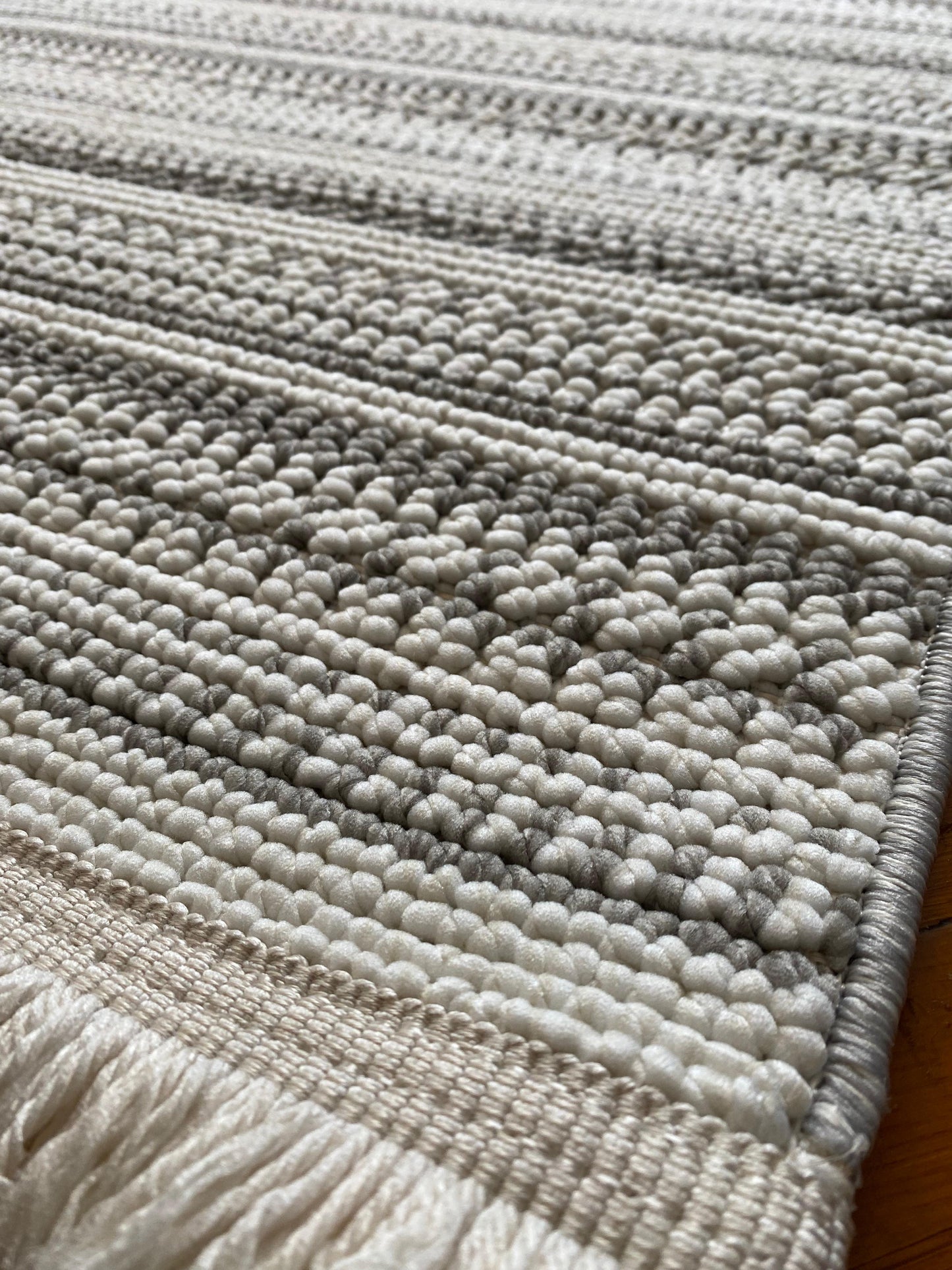 BEYAZ-GRİ BUKLE HALI