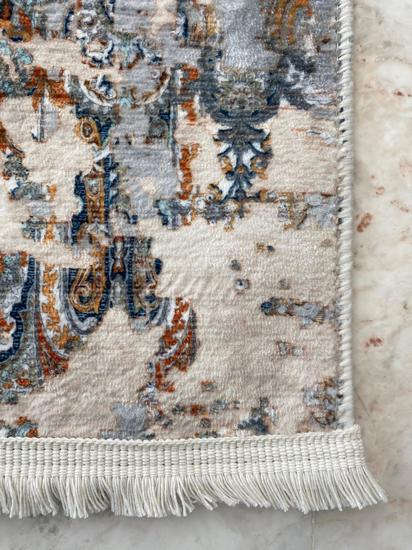 ESKİTME DESENLİ DEKORATİF HALI