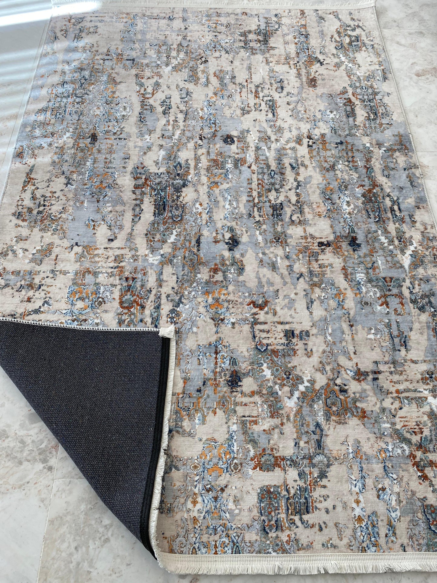 ESKİTME DESENLİ DEKORATİF HALI