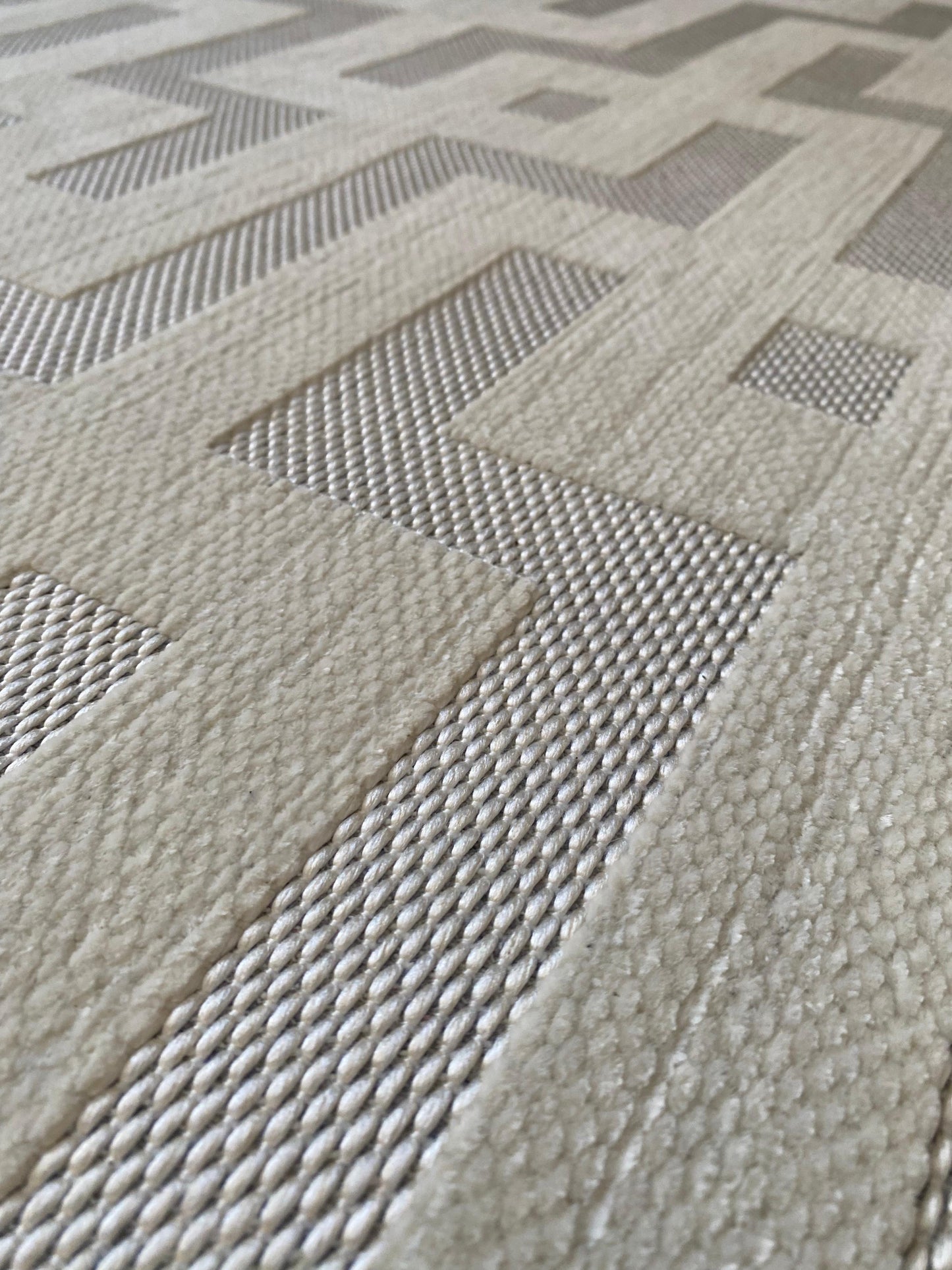 KREM RENGİ ŞIK HALI