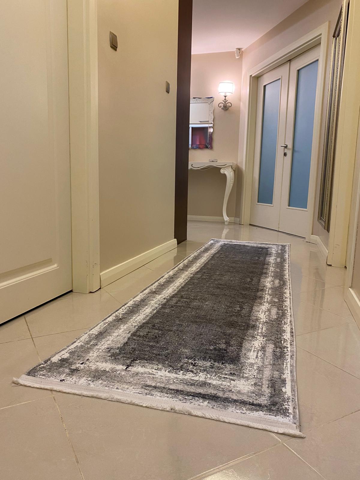 ZEMİNDE GRİ ŞIKLIK