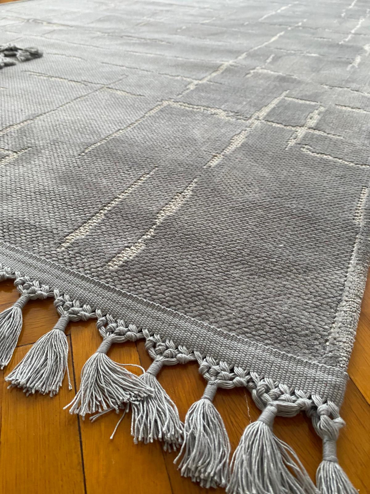 SADE AÇIK GRİ DEKORASYON